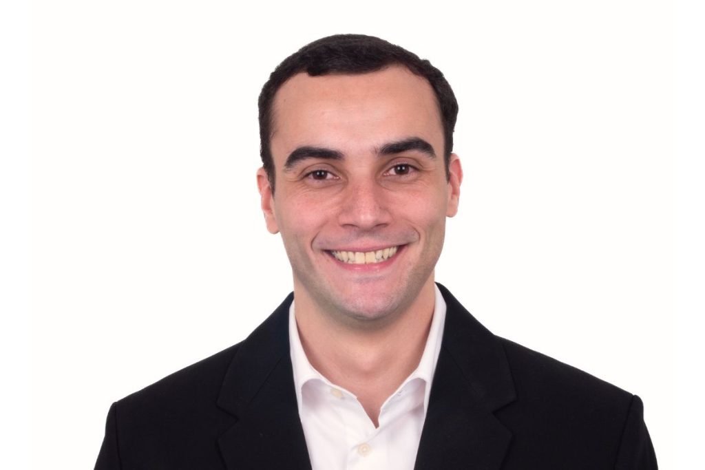 Carlos Ruiz Ferreira aparcacoches clínica dental CIRO La Moraleja